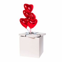 Красные фольгированные сердца в коробке ко дню влюбленных (256781889)