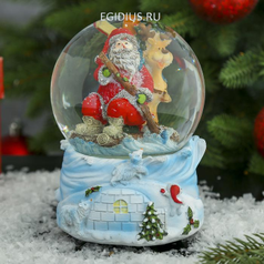 Водяной шар музыкальный "Дед Мороз с белыми медведями" 14х10,5х10,5 см  (30095)