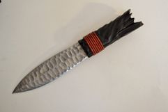Нож Палеолит из дамасской стали в обработке под камень,  композиция на подставке Камень (2060122975)