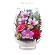 Цветы в стекле: Композиция из розовых роз и орхидей...