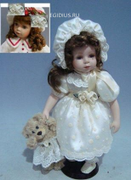 Кукла коллекционная Девочка с мишкой 35см  (31255)
